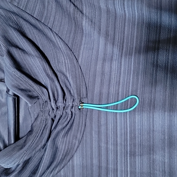 Long-sleeved Lolë workout shirt - Picture 2 of 6